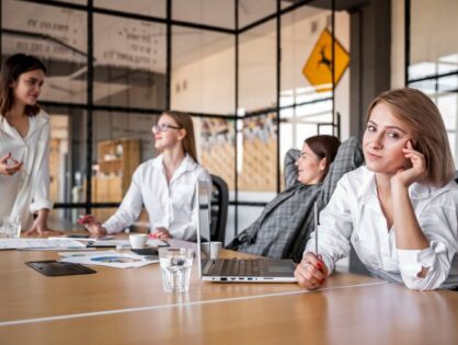 Как принять товары от поставщика на разные склады одним документом в 1C:ERP Управление предприятием